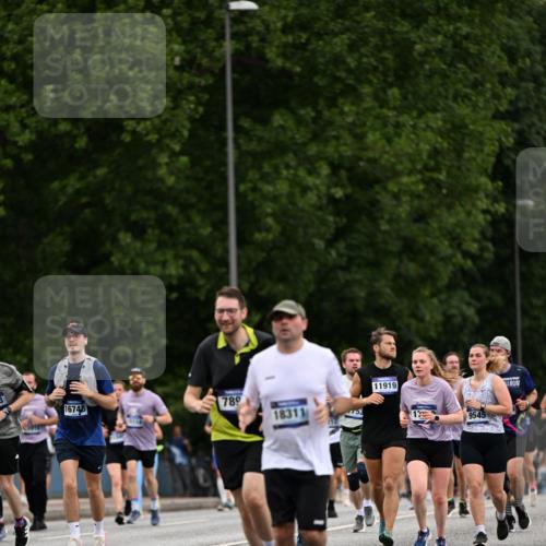 29.06.2025 - hella hamburg halbmarathon Dr. Thomas Lammeyer http://msf.ph/oto/8443928 29.06.2025 10:57:43 Kennedybrücke 1753, 2291, 4595, 5562, 6041, 6044, 6913, 7039, 7611, 7890, 8212, 8414, 8515, 9103, 9368, 9545, 9685, 10490, 10981, 11268 meine-sportfotos.de
