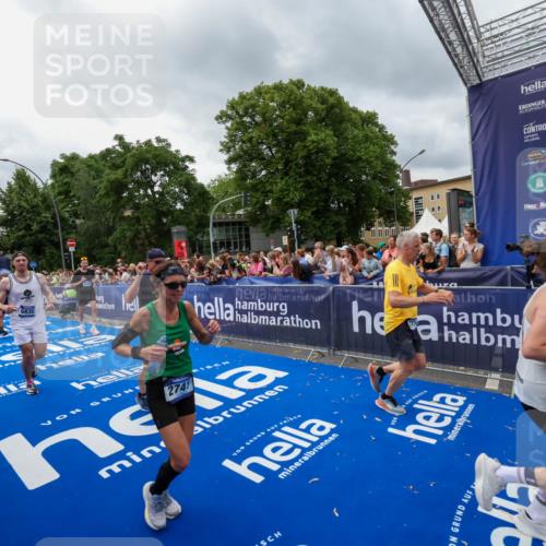 29.06.2025 - hella hamburg halbmarathon Zöllner http://msf.ph/oto/8443932 29.06.2025 10:56:59 Ziel 1955, 2282, 2741, 2759, 5033, 5418, 6835, 7716, 8669, 11043, 11212, 11638, 14678, 15097, 16470, 16620, 16679 meine-sportfotos.de