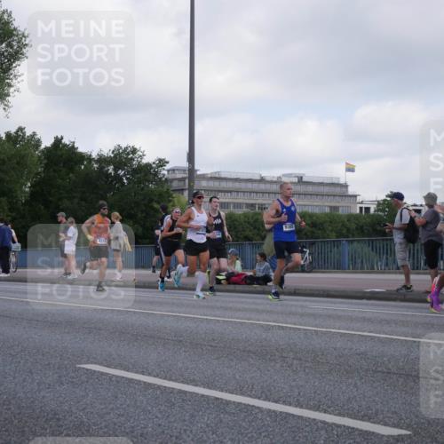 29.06.2025 - hella hamburg halbmarathon Luisa Fischer http://msf.ph/oto/8443941 29.06.2025 09:45:09 Kennedybrücke 4338, 301, 241, 9385, 1252, 4338, 9097, 9385, 9767 meine-sportfotos.de