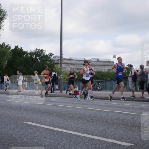 29.06.2025 - hella hamburg halbmarathon Luisa Fischer http://msf.ph/oto/8443957 29.06.2025 09:45:09 Kennedybrücke 4338, 5301, 2341, 9385, 4338, 9097, 9385, 9767 meine-sportfotos.de
