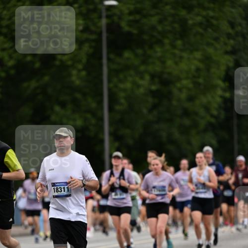 29.06.2025 - hella hamburg halbmarathon Dr. Thomas Lammeyer http://msf.ph/oto/8443959 29.06.2025 10:57:45 Kennedybrücke 1753, 2291, 5562, 6041, 6044, 6913, 7039, 7611, 7890, 8212, 8414, 8515, 8906, 9103, 9368, 9545, 9685, 10490, 11268 meine-sportfotos.de