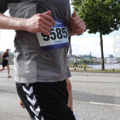 29.06.2025 - hella hamburg halbmarathon Lena Gebhardt http://msf.ph/oto/8443964 29.06.2025 09:53:13 Lombardsbrücke 5585, 1012, 1070, 1163, 1176, 1391, 1466, 1558, 1613, 1735, 1750, 1759, 1782, 2048, 2213, 2233, 2234, 2365, 2402, 2590, 2623, 2788, 2970, 3021, 3098, 3109, 3124, 3146, 3304, 3907, 3917, 3928, 4080, 4091, 4277, 4310, 4553, 4691, 4933, 4981, 4997, 5022, 5132, 5476, 5623, 5624, 5682, 5692, 6081, 6152, 6203, 6375, 6460, 6712, 6716, 7005, 7093, 7147, 7204, 7322, 7325, 7450, 7599, 7765, 7843, 8063, 8145, 8467, 8664, 9126 meine-sportfotos.de