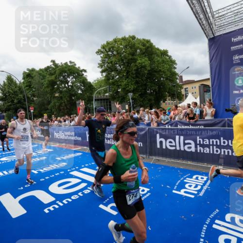 29.06.2025 - hella hamburg halbmarathon Zöllner http://msf.ph/oto/8443969 29.06.2025 10:57:00 Ziel 1955, 2282, 2741, 2759, 4299, 5033, 5418, 6835, 7716, 8669, 11043, 11212, 11638, 14678, 15097, 16470, 16620, 19091 meine-sportfotos.de