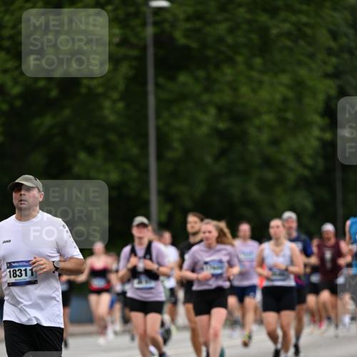 29.06.2025 - hella hamburg halbmarathon Dr. Thomas Lammeyer http://msf.ph/oto/8443995 29.06.2025 10:57:45 Kennedybrücke 1753, 2291, 5562, 6041, 6044, 6913, 7039, 7611, 7890, 8212, 8414, 8515, 8906, 9103, 9368, 9545, 9685, 10490, 11268 meine-sportfotos.de