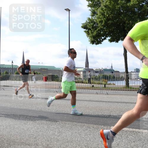29.06.2025 - hella hamburg halbmarathon Lena Gebhardt http://msf.ph/oto/8444018 29.06.2025 09:53:13 Lombardsbrücke 15651, 13015, 1012, 1070, 1163, 1176, 1391, 1466, 1558, 1613, 1735, 1750, 1759, 1782, 2048, 2213, 2233, 2234, 2365, 2402, 2590, 2623, 2788, 2970, 3021, 3098, 3109, 3124, 3146, 3304, 3907, 3917, 3928, 4080, 4091, 4277, 4310, 4553, 4691, 4933, 4981, 4997, 5022, 5132, 5476, 5623, 5624, 5682, 5692, 6081, 6152, 6203, 6375, 6460, 6712, 6716, 7005, 7093, 7147, 7204, 7322, 7325, 7450, 7599, 7765, 7843, 8063, 8145, 8467, 8664, 9126 meine-sportfotos.de