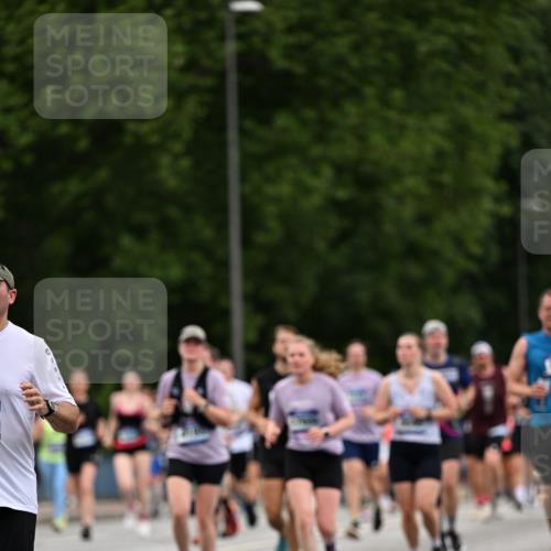 29.06.2025 - hella hamburg halbmarathon Dr. Thomas Lammeyer http://msf.ph/oto/8444020 29.06.2025 10:57:46 Kennedybrücke 1753, 2291, 3226, 4591, 5562, 6041, 6044, 6913, 7039, 7611, 7890, 8212, 8414, 8515, 8906, 9103, 9368, 9545, 9685, 10490, 11268 meine-sportfotos.de