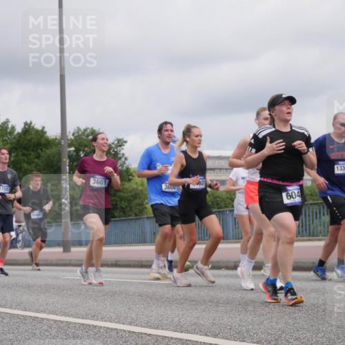 29.06.2025 - hella hamburg halbmarathon Luisa Fischer http://msf.ph/oto/8444024 29.06.2025 10:26:03 Kennedybrücke 17557, 16667, 3601, 801, 3600, 604, 13369, 2514, 3003, 3600, 3601, 3769, 4969, 5838, 6048, 6747, 7891, 9256, 10432 meine-sportfotos.de