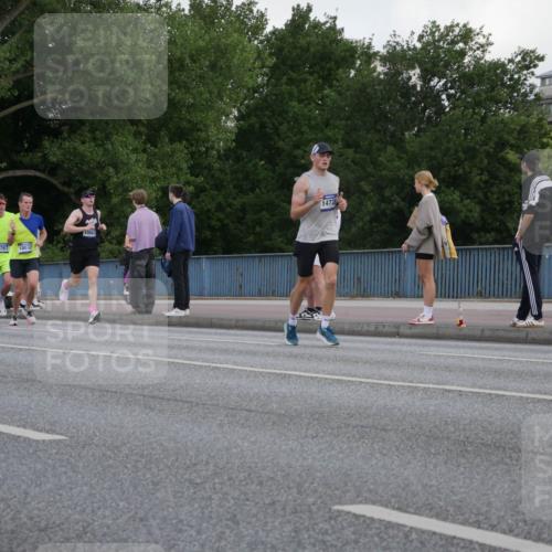 29.06.2025 - hella hamburg halbmarathon Luisa Fischer http://msf.ph/oto/8444034 29.06.2025 09:45:15 Kennedybrücke 9565, 9767, 10867 meine-sportfotos.de