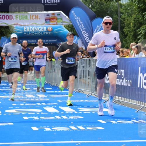 29.06.2025 - hella hamburg halbmarathon Strokosch-Dieckow http://msf.ph/oto/8444051 29.06.2025 10:39:51 Ziel 1603, 1975, 2525, 2563, 2573, 3626, 4766, 5375, 6149, 7981, 8467, 8574, 11714, 14204, 15421, 15744, 15813, 18013 meine-sportfotos.de
