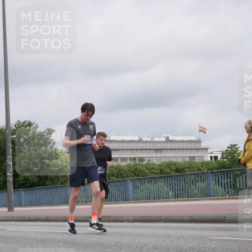 29.06.2025 - hella hamburg halbmarathon Luisa Fischer http://msf.ph/oto/8444060 29.06.2025 10:26:05 Kennedybrücke 69, 9256, 6667, 2022, 2514, 3003, 3600, 3601, 3769, 4969, 5629, 5838, 6048, 6747, 7891, 8355, 8715, 9256, 10432 meine-sportfotos.de