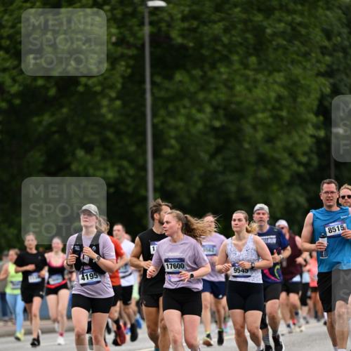 29.06.2025 - hella hamburg halbmarathon Dr. Thomas Lammeyer http://msf.ph/oto/8444072 29.06.2025 10:57:46 Kennedybrücke 1753, 2291, 3226, 4591, 5562, 6041, 6044, 6913, 7039, 7611, 7890, 8212, 8414, 8515, 8906, 9103, 9368, 9545, 9685, 10490, 11268 meine-sportfotos.de