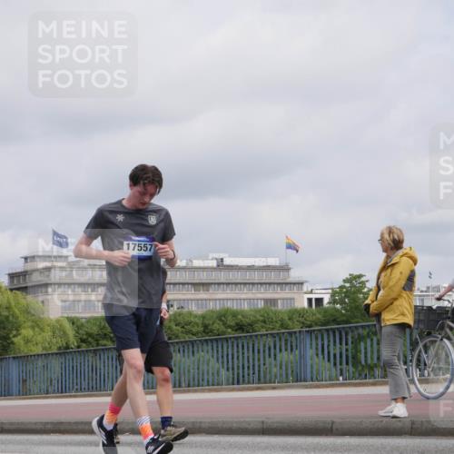 29.06.2025 - hella hamburg halbmarathon Luisa Fischer http://msf.ph/oto/8444073 29.06.2025 10:26:05 Kennedybrücke 17557, 2022, 2514, 3003, 3600, 3601, 3769, 4969, 5629, 5838, 6048, 6747, 7891, 8355, 8715, 9256, 10432 meine-sportfotos.de