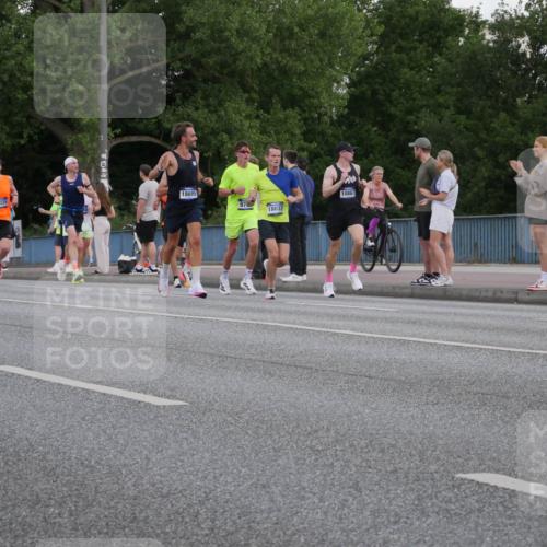 29.06.2025 - hella hamburg halbmarathon Luisa Fischer http://msf.ph/oto/8444075 29.06.2025 09:45:17 Kennedybrücke 18328, 18695, 10867, 97, 18037, 1271, 9565, 9767, 10867 meine-sportfotos.de