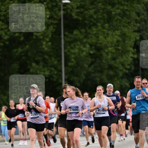 29.06.2025 - hella hamburg halbmarathon Dr. Thomas Lammeyer http://msf.ph/oto/8444080 29.06.2025 10:57:46 Kennedybrücke 1753, 2291, 3226, 4591, 5562, 6041, 6044, 6913, 7039, 7611, 7890, 8212, 8414, 8515, 8906, 9103, 9368, 9545, 9685, 10490, 11268 meine-sportfotos.de