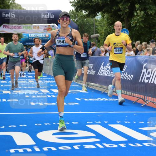 29.06.2025 - hella hamburg halbmarathon Strokosch-Dieckow http://msf.ph/oto/8444093 29.06.2025 10:49:22 Ziel 1342, 1476, 2878, 4183, 4185, 6158, 8437, 8813, 9348, 10053, 10189, 11339, 11779, 11819, 12670, 13269, 13450, 14526, 14838, 15422, 15784, 15894, 15966, 16891, 18476, 18887, 18960 meine-sportfotos.de