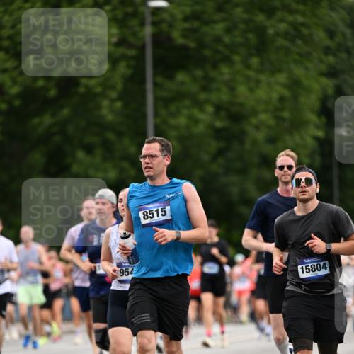 29.06.2025 - hella hamburg halbmarathon Dr. Thomas Lammeyer http://msf.ph/oto/8444128 29.06.2025 10:57:50 Kennedybrücke 1753, 2291, 2528, 3226, 4591, 5562, 6041, 6044, 6913, 7039, 7068, 7611, 7876, 7890, 8212, 8414, 8515, 8906, 9103, 9545, 9685, 10175, 10490, 11268 meine-sportfotos.de