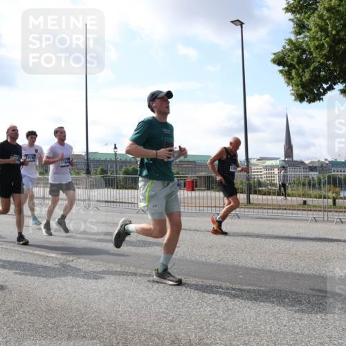 29.06.2025 - hella hamburg halbmarathon Lena Gebhardt http://msf.ph/oto/8444139 29.06.2025 09:53:13 Lombardsbrücke 1, 45, 17190, 11648, 19207, 1012, 1070, 1163, 1176, 1391, 1466, 1558, 1613, 1735, 1750, 1759, 1782, 2048, 2213, 2233, 2234, 2365, 2402, 2590, 2623, 2788, 2970, 3021, 3098, 3109, 3124, 3146, 3304, 3907, 3917, 3928, 4080, 4091, 4277, 4310, 4553, 4691, 4933, 4981, 4997, 5022, 5132, 5476, 5623, 5624, 5682, 5692, 6081, 6152, 6203, 6375, 6460, 6712, 6716, 7005, 7093, 7147, 7204, 7322, 7325, 7450, 7599, 7765, 7843, 8063, 8145, 8467, 8664, 9126 meine-sportfotos.de