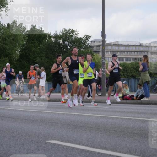 29.06.2025 - hella hamburg halbmarathon Luisa Fischer http://msf.ph/oto/8444145 29.06.2025 09:45:19 Kennedybrücke 1832, 18695, 14797, 10867, 976, 1803, 1271, 9565, 9767, 10867 meine-sportfotos.de