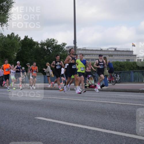 29.06.2025 - hella hamburg halbmarathon Luisa Fischer http://msf.ph/oto/8444159 29.06.2025 09:45:19 Kennedybrücke 18326, 1479, 9565, 18695, 1803, 10867, 1271, 9565, 9767, 10867 meine-sportfotos.de