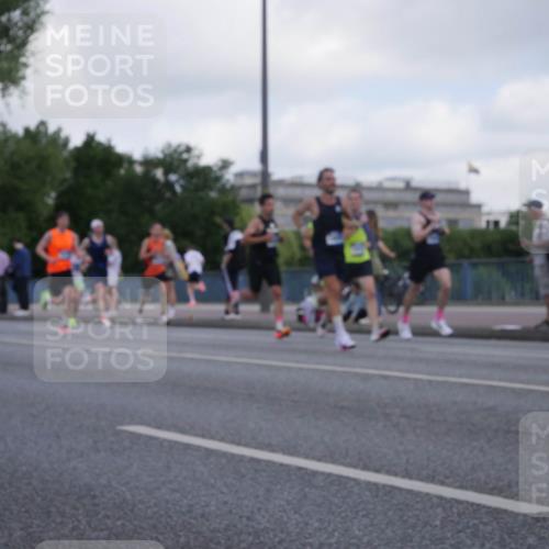 29.06.2025 - hella hamburg halbmarathon Luisa Fischer http://msf.ph/oto/8444171 29.06.2025 09:45:20 Kennedybrücke 1271, 9565, 9767, 10867 meine-sportfotos.de