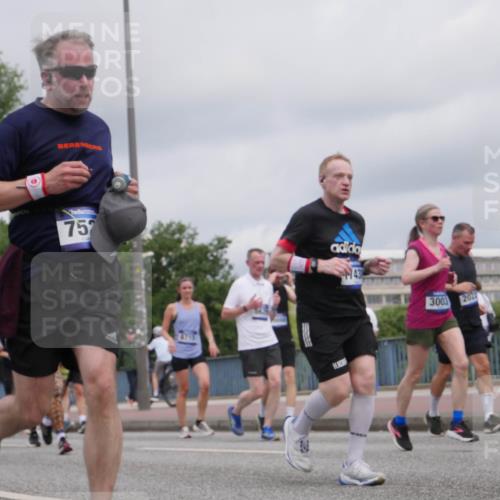 29.06.2025 - hella hamburg halbmarathon Luisa Fischer http://msf.ph/oto/8444172 29.06.2025 10:26:12 Kennedybrücke 757, 4715, 43, 3003, 2022, 2022, 2294, 2514, 3003, 3769, 4969, 5223, 5629, 5798, 5838, 6578, 6747, 6784, 6785, 7266, 7891, 7919, 8355, 8715, 9256, 10088 meine-sportfotos.de