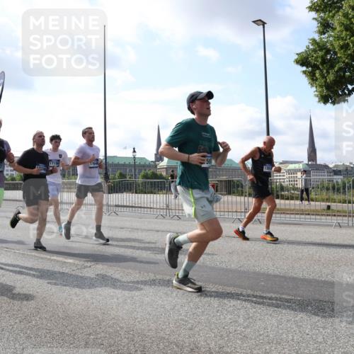 29.06.2025 - hella hamburg halbmarathon Lena Gebhardt http://msf.ph/oto/8444179 29.06.2025 09:53:14 Lombardsbrücke 4553, 19207, 10246, 9544, 17190, 11648, 56, 1012, 1070, 1163, 1176, 1391, 1466, 1558, 1735, 1750, 1759, 1782, 2048, 2213, 2233, 2234, 2365, 2402, 2590, 2623, 2788, 2970, 3021, 3098, 3146, 3304, 3907, 3917, 3928, 4080, 4091, 4277, 4310, 4553, 4691, 4933, 4981, 4997, 5022, 5132, 5460, 5476, 5623, 5624, 5682, 5692, 6081, 6152, 6203, 6282, 6375, 6460, 6712, 6716, 7005, 7093, 7147, 7204, 7322, 7325, 7450, 7599, 7765, 7843, 8063, 8145, 8467, 8664, 9126 meine-sportfotos.de
