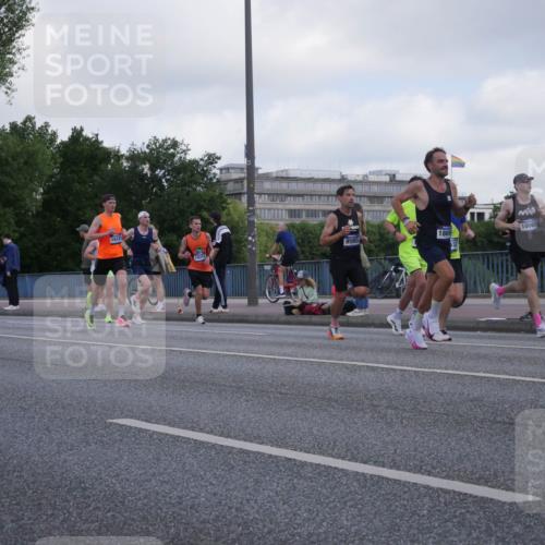 29.06.2025 - hella hamburg halbmarathon Luisa Fischer http://msf.ph/oto/8444187 29.06.2025 09:45:20 Kennedybrücke 18321, 9565, 18696, 10867, 14757, 1271, 9565, 9767, 10867 meine-sportfotos.de