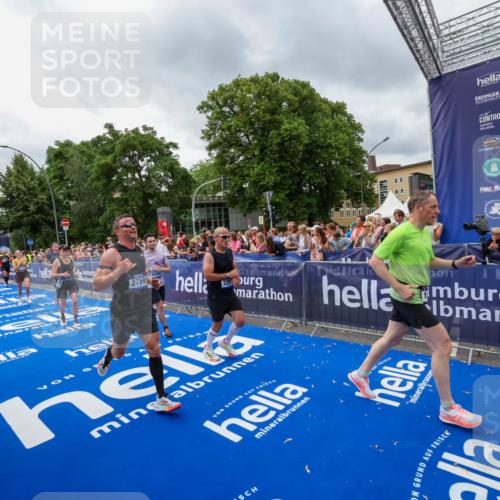 29.06.2025 - hella hamburg halbmarathon Zöllner http://msf.ph/oto/8444204 29.06.2025 10:57:03 Ziel 1485, 2282, 2759, 4299, 5033, 8669, 11043, 11143, 11212, 11638, 14678, 15097, 16470, 16620, 16909, 18719, 19091 meine-sportfotos.de