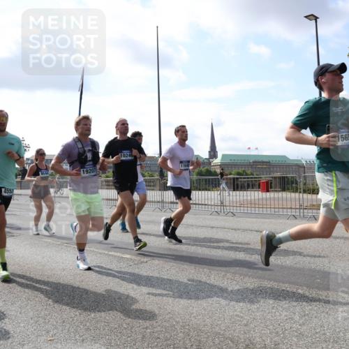 29.06.2025 - hella hamburg halbmarathon Lena Gebhardt http://msf.ph/oto/8444220 29.06.2025 09:53:14 Lombardsbrücke 7204, 34, 7765, 19207, 4553, 10246, 11648, 15651, 1012, 1070, 1163, 1176, 1391, 1466, 1558, 1735, 1750, 1759, 1782, 2048, 2213, 2233, 2234, 2365, 2402, 2590, 2623, 2788, 2970, 3021, 3098, 3146, 3304, 3907, 3917, 3928, 4080, 4091, 4277, 4310, 4553, 4691, 4933, 4981, 4997, 5022, 5132, 5460, 5476, 5623, 5624, 5682, 5692, 6081, 6152, 6203, 6282, 6375, 6460, 6712, 6716, 7005, 7093, 7147, 7204, 7322, 7325, 7450, 7599, 7765, 7843, 8063, 8145, 8467, 8664, 9126 meine-sportfotos.de