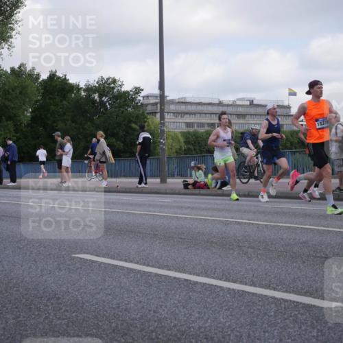 29.06.2025 - hella hamburg halbmarathon Luisa Fischer http://msf.ph/oto/8444256 29.06.2025 09:45:22 Kennedybrücke 18328, 1271, 7380, 9565, 9767, 10867 meine-sportfotos.de