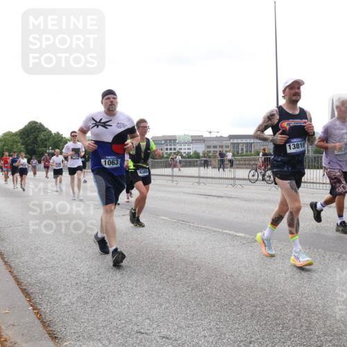 29.06.2025 - hella hamburg halbmarathon Lena Gebhardt http://msf.ph/oto/8444260 29.06.2025 10:29:48 Lombardsbrücke 11375, 1063, 18385, 13810, 524, 1630, 1063, 1097, 1547, 1661, 1694, 2302, 2699, 3179, 3311, 3524, 3613, 4349, 4395, 4580, 5063, 5322, 5350, 6285, 6626, 6725, 7517, 7832, 8388, 8792, 8812, 8941, 9095, 9714, 9937, 10162, 10322, 10996, 11249, 11269, 11376, 11444, 11634, 11792, 11803, 12086, 12216, 12227, 12305, 12537, 13031, 13382, 13810, 14304, 14644, 15266, 16182, 16306, 16659, 16662, 16676, 16769, 17496, 17529, 17945, 18298, 18299, 18385, 18503 meine-sportfotos.de