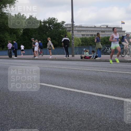 29.06.2025 - hella hamburg halbmarathon Luisa Fischer http://msf.ph/oto/8444267 29.06.2025 09:45:22 Kennedybrücke 1271, 48, 1271, 7380, 9565, 9767, 10867 meine-sportfotos.de