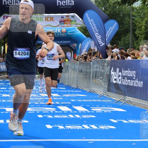 29.06.2025 - hella hamburg halbmarathon Strokosch-Dieckow http://msf.ph/oto/8444278 29.06.2025 10:39:47 Ziel 1603, 1975, 2525, 2563, 2573, 4398, 4766, 6149, 7981, 11714, 13190, 14204, 15435, 15744, 15813, 16580, 16761, 17005, 17792, 18013 meine-sportfotos.de