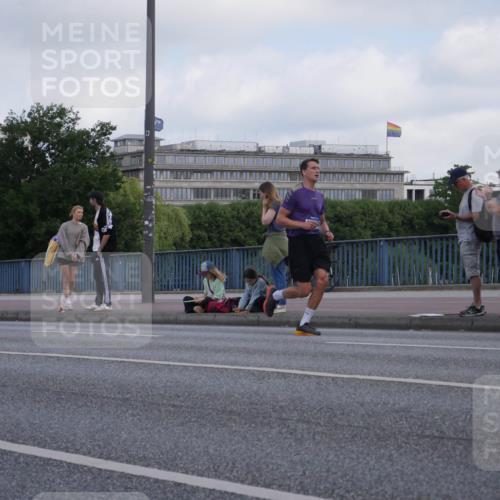 29.06.2025 - hella hamburg halbmarathon Luisa Fischer http://msf.ph/oto/8444283 29.06.2025 09:45:28 Kennedybrücke 1271, 7380 meine-sportfotos.de