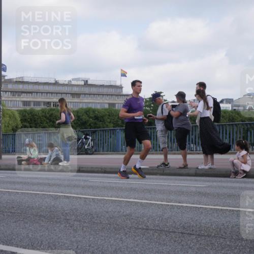 29.06.2025 - hella hamburg halbmarathon Luisa Fischer http://msf.ph/oto/8444300 29.06.2025 09:45:29 Kennedybrücke 1271, 7380 meine-sportfotos.de
