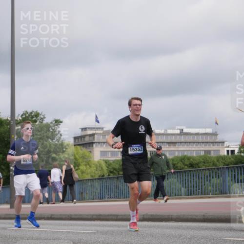 29.06.2025 - hella hamburg halbmarathon Luisa Fischer http://msf.ph/oto/8444307 29.06.2025 10:26:20 Kennedybrücke 1029, 6578, 15352, 7919, 1029, 1372, 1853, 2294, 3029, 4793, 5223, 5798, 6578, 7266, 7919, 9301, 9512, 10088 meine-sportfotos.de