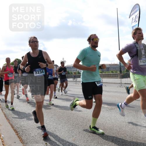 29.06.2025 - hella hamburg halbmarathon Lena Gebhardt http://msf.ph/oto/8444309 29.06.2025 09:53:14 Lombardsbrücke 16666, 7450, 2035, 17835, 2234, 7209, 4557, 19207, 100, 1012, 1070, 1163, 1176, 1391, 1466, 1558, 1735, 1750, 1759, 1782, 2048, 2213, 2233, 2234, 2365, 2402, 2590, 2623, 2788, 2970, 3021, 3098, 3146, 3304, 3907, 3917, 3928, 4080, 4091, 4277, 4310, 4553, 4691, 4933, 4981, 4997, 5022, 5132, 5460, 5476, 5623, 5624, 5682, 5692, 6081, 6152, 6203, 6282, 6375, 6460, 6712, 6716, 7005, 7093, 7147, 7204, 7322, 7325, 7450, 7599, 7765, 7843, 8063, 8145, 8467, 8664, 9126 meine-sportfotos.de