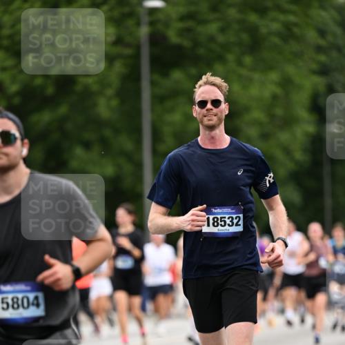 29.06.2025 - hella hamburg halbmarathon Dr. Thomas Lammeyer http://msf.ph/oto/8444310 29.06.2025 10:57:53 Kennedybrücke 1753, 1900, 2291, 2528, 2701, 3226, 4591, 5562, 6041, 6044, 6913, 7039, 7068, 7611, 7876, 7890, 8212, 8414, 8515, 8906, 9103, 9545, 9685, 10175, 10490, 11268 meine-sportfotos.de