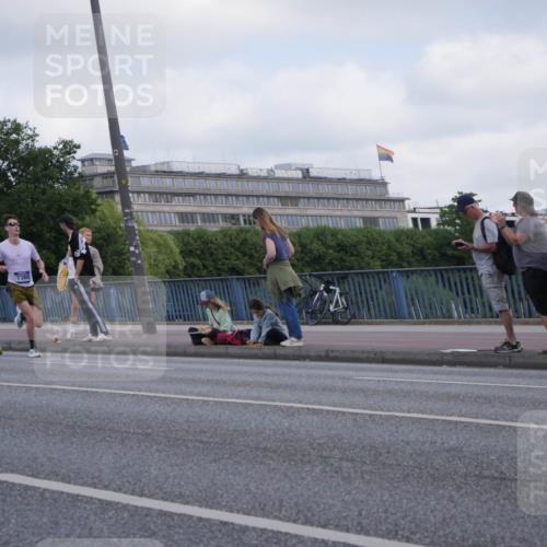 29.06.2025 - hella hamburg halbmarathon Luisa Fischer http://msf.ph/oto/8444328 29.06.2025 09:45:30 Kennedybrücke 7380, 1271, 7380 meine-sportfotos.de