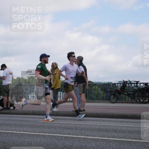 29.06.2025 - hella hamburg halbmarathon Luisa Fischer http://msf.ph/oto/8444341 29.06.2025 09:45:33 Kennedybrücke 6090, 7380 meine-sportfotos.de