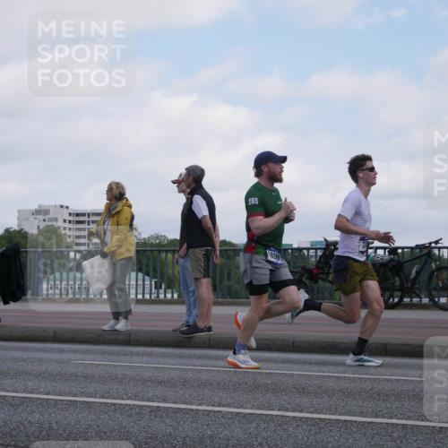 29.06.2025 - hella hamburg halbmarathon Luisa Fischer http://msf.ph/oto/8444353 29.06.2025 09:45:34 Kennedybrücke 265, 1898, 6090, 7380 meine-sportfotos.de