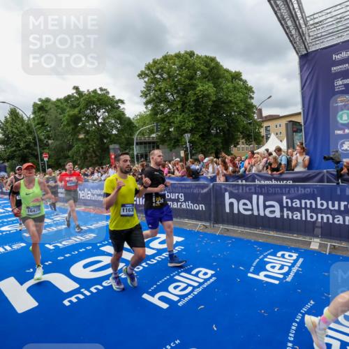 29.06.2025 - hella hamburg halbmarathon Zöllner http://msf.ph/oto/8444354 29.06.2025 10:57:06 Ziel 1485, 4261, 4299, 5033, 8669, 11143, 11212, 11638, 13691, 14408, 14588, 14678, 16470, 16909, 17617, 18208, 18719, 19091 meine-sportfotos.de