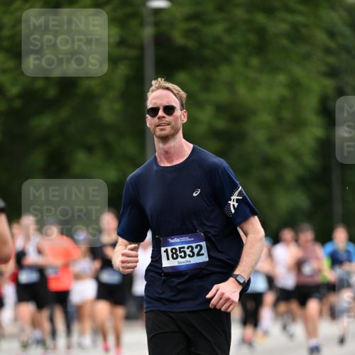 29.06.2025 - hella hamburg halbmarathon Dr. Thomas Lammeyer http://msf.ph/oto/8444357 29.06.2025 10:57:53 Kennedybrücke 1753, 1900, 2291, 2528, 2701, 3226, 4591, 5562, 6041, 6044, 6913, 7039, 7068, 7611, 7876, 7890, 8212, 8414, 8515, 8906, 9103, 9545, 9685, 10175, 10490, 11268 meine-sportfotos.de