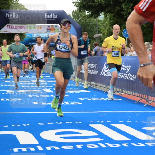 29.06.2025 - hella hamburg halbmarathon Strokosch-Dieckow http://msf.ph/oto/8444373 29.06.2025 10:49:22 Ziel 1342, 1476, 2878, 4183, 4185, 6158, 8437, 8813, 9348, 10053, 10189, 11339, 11779, 11819, 12670, 13269, 13450, 14526, 14838, 15422, 15784, 15894, 15966, 16891, 18476, 18887, 18960 meine-sportfotos.de