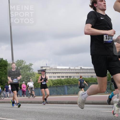 29.06.2025 - hella hamburg halbmarathon Luisa Fischer http://msf.ph/oto/8444383 29.06.2025 10:26:25 Kennedybrücke 18809, 9512, 1372, 686, 1029, 1187, 1362, 1372, 1853, 3029, 4728, 4793, 6578, 9133, 9301, 9512, 9913 meine-sportfotos.de