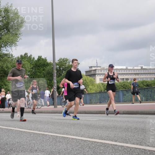 29.06.2025 - hella hamburg halbmarathon Luisa Fischer http://msf.ph/oto/8444393 29.06.2025 10:26:25 Kennedybrücke 12207, 3029, 18809, 9512, 1029, 1187, 1362, 1372, 1853, 3029, 4728, 4793, 6578, 9133, 9301, 9512, 9913 meine-sportfotos.de