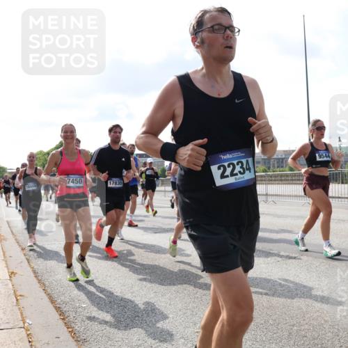 29.06.2025 - hella hamburg halbmarathon Lena Gebhardt http://msf.ph/oto/8444405 29.06.2025 09:53:15 Lombardsbrücke 7450, 16666, 17835, 2234, 9544, 1012, 1070, 1163, 1176, 1391, 1466, 1558, 1735, 1750, 1759, 1782, 2048, 2213, 2233, 2234, 2365, 2402, 2590, 2623, 2788, 2970, 3021, 3098, 3146, 3304, 3907, 3917, 3928, 4080, 4091, 4277, 4310, 4553, 4691, 4933, 4981, 4997, 5022, 5132, 5460, 5476, 5623, 5624, 5682, 5692, 6081, 6152, 6203, 6282, 6375, 6460, 6712, 6716, 7005, 7093, 7147, 7204, 7322, 7325, 7450, 7599, 7765, 8063, 8145, 8467, 8664, 9126, 13009 meine-sportfotos.de
