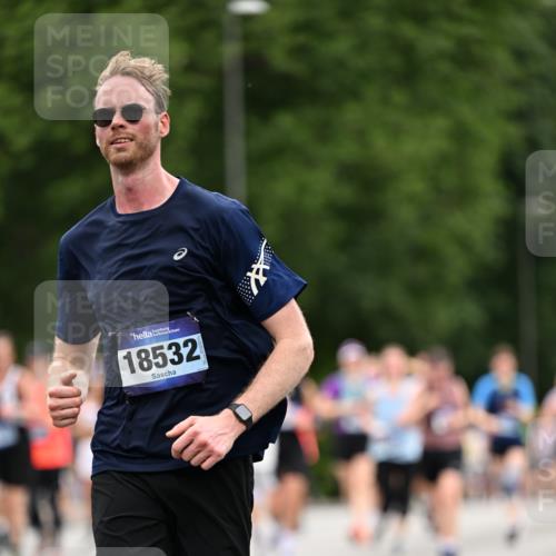 29.06.2025 - hella hamburg halbmarathon Dr. Thomas Lammeyer http://msf.ph/oto/8444406 29.06.2025 10:57:54 Kennedybrücke 1753, 1900, 2291, 2528, 2701, 3226, 4591, 5562, 6041, 6044, 6913, 7068, 7611, 7876, 7890, 8212, 8414, 8515, 8906, 9103, 9545, 9685, 10175, 11268 meine-sportfotos.de