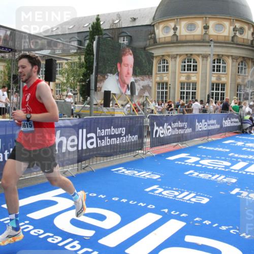 29.06.2025 - hella hamburg halbmarathon Michael Strokosch http://msf.ph/oto/8444409 29.06.2025 10:26:13 Ziel 16615 meine-sportfotos.de