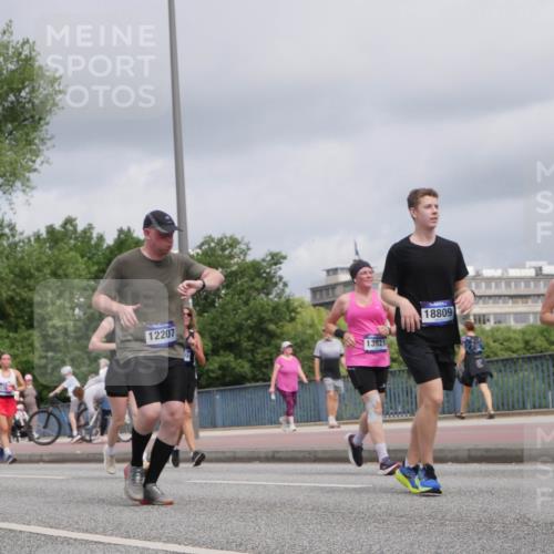 29.06.2025 - hella hamburg halbmarathon Luisa Fischer http://msf.ph/oto/8444410 29.06.2025 10:26:26 Kennedybrücke 4793, 12207, 13921, 18809, 9512, 1029, 1187, 1362, 1372, 1853, 3029, 4728, 4793, 8688, 9133, 9301, 9512, 9913 meine-sportfotos.de